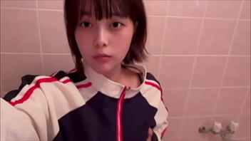 ト◯レで男性におちんちんで突かれてる想像しながらオナニーしてたら気持ちよすぎました…