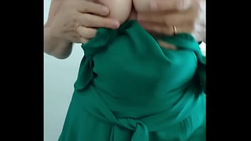 Minha madrasta com tesão em cima da mesa