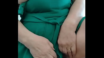 Minha madrasta com tesão em cima da mesa