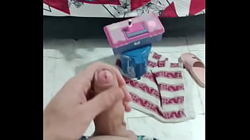 No me gusta que mi esposo me ponga el pene cuando me estoy haciendo las uñas