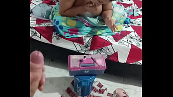 No me gusta que mi esposo me ponga el pene cuando me estoy haciendo las uñas