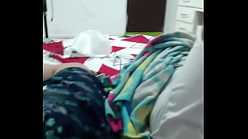 No me gusta que mi esposo me ponga el pene cuando me estoy haciendo las uñas