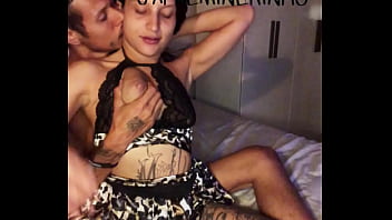 Gostosa rabuda fica com esperma batido na buceta