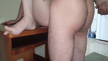 A ruivinha gosta de levantar a saia pra eu meter meu pau na sua buceta apertada