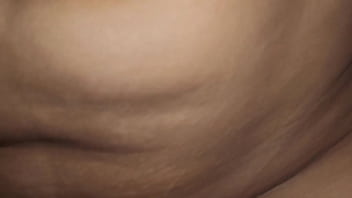 Puta culona con unas enormes tetas le encanta mamar guebo y follar duro