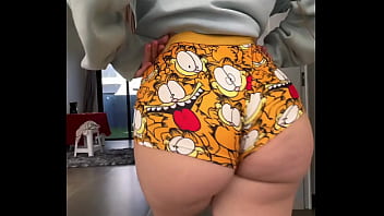 Morning routine of a hottie