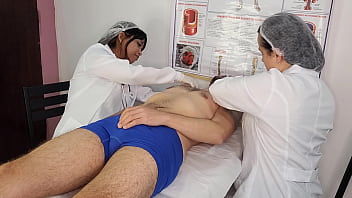 Ereção na frente das enfermeiras