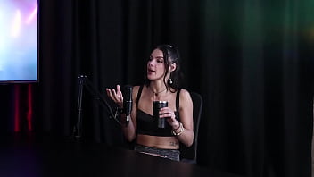 Ela não fica confortável em ser submissa e o fetiche debora andrade sheer red