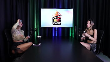 Ela não fica confortável em ser submissa e o fetiche debora andrade sheer red