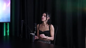 Ela não fica confortável em ser submissa e o fetiche debora andrade sheer red