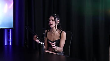 Ela não fica confortável em ser submissa e o fetiche debora andrade sheer red