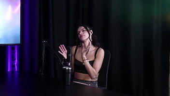 Ela não fica confortável em ser submissa e o fetiche debora andrade sheer red