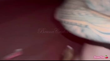 Depois da festa no swing eu e meus amigos fomos fazer um after no motel a suruba rolou solta e eu gozei muito dando meu cuzinho