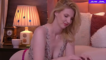 Little titty blonde olivia onya titty tease & ass twerkin'