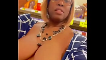 Happy titty tuesday titty tuesday can happen anywhere #tittytuesday#teasetuesday #ebonytitties#nobra #bigblacktit