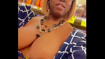 Happy titty tuesday titty tuesday can happen anywhere #tittytuesday#teasetuesday #ebonytitties#nobra #bigblacktit