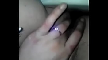 Putita joven juega con su xoxo mojadido