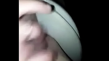 Putita joven juega con su xoxo mojadido