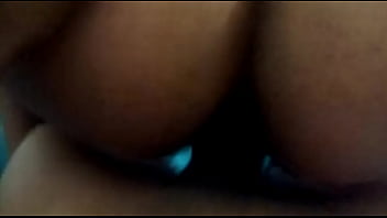 Cavalgando na minha rola