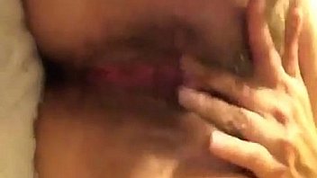 Mujer Se Mete El Dedo En Primer Plano thumbnail