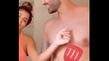 Ex Fazendeiro Com A Rola Pesada No Calção thumbnail