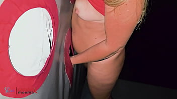 Loira casada fez a festa no swing com dotados e o marido fica olhando de pau duro