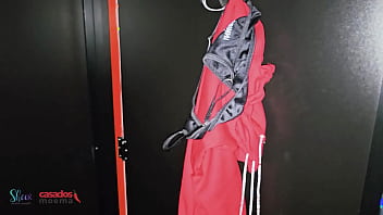 Loira casada fez a festa no swing com dotados e o marido fica olhando de pau duro