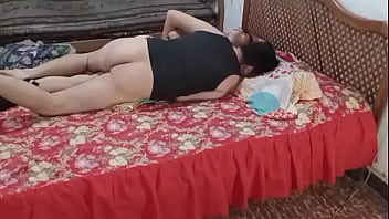 Mi amante venezolana me deja follarle su coño caliente sin condón