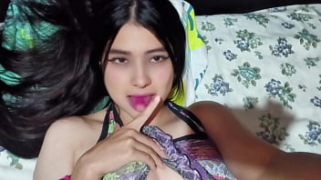 Dulce coño de mujer joven asiática casero real