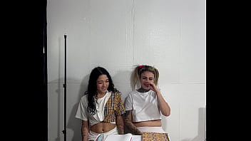 Alunos fodem na sala de aula na hora do recreio com novinha que tinha completado 18 anos