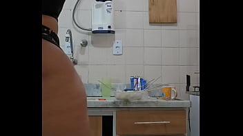 Minha melhor amiga fica muito a vontade na minha casa acho que ela que dá pro meu marido