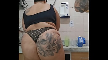 Minha Melhor Amiga Fica Muito A Vontade Na Minha Casa Acho Que Ela Que Dá Pro Meu Marido thumbnail