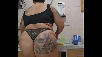 Minha melhor amiga fica muito a vontade na minha casa acho que ela que dá pro meu marido