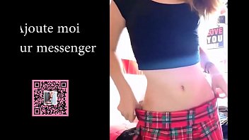 Une jeune qui adore la masturbation