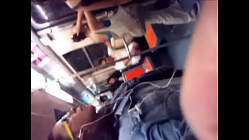 Upskirt metro a mano limpia