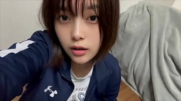 高◯生の時に履いてたジャージとジーパン履いたまま、おもちゃを使ってオナニーしたらイキまくりました…