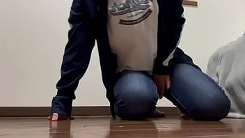 高◯生の時に履いてたジャージとジーパン履いたまま、おもちゃを使ってオナニーしたらイキまくりました…