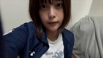 高◯生の時に履いてたジャージとジーパン履いたまま、おもちゃを使ってオナニーしたらイキまくりました…