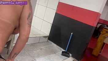 Pamela sagaz fode gostoso dentro do seu bar você gostaria de foder ela na mesa de sinuca completo no red