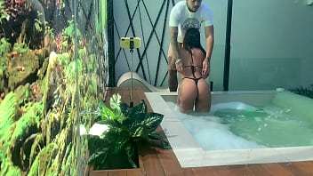 Morena louca de tesao na hidromassagem completo no sheer