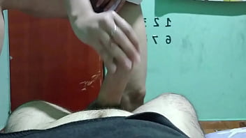 Para un momento hijastra para por favor que me sacaras toda la leche de la verga y no le dejaras a tu mama