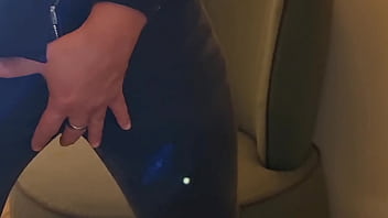 Guarda come sborro ti vengo in faccia e ti faccio bere tutto sega cazzo enorme