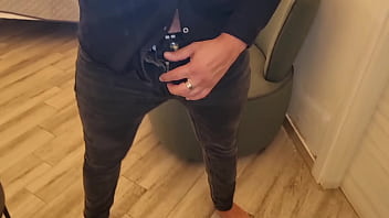 Guarda come sborro ti vengo in faccia e ti faccio bere tutto sega cazzo enorme