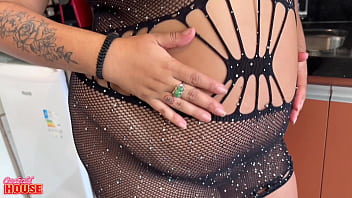 Essa casada plus size chupou 2 paus com vontade e deu o cú num menage a trois