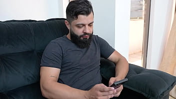 Minha amiga sentou gostoso sua buceta peluda no pau do meu marido e eu adorei assistir de camarote sou corna