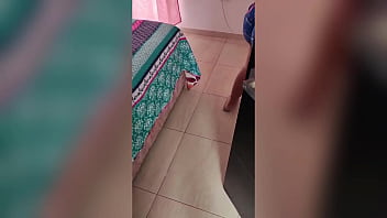 Mi cuñada se hace la que no quiere pero termina en cuatro y gimiendo como perra nos tocaron la puerta casi nos pillan