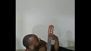 Re singing a few more songs for free that reminds myself of cleaning happening 2