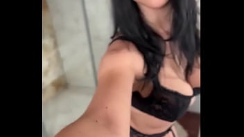 Sending pics without the bra to everyone who retweets