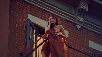 Girl on subway gets eaten out