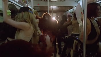 Girl on subway gets eaten out